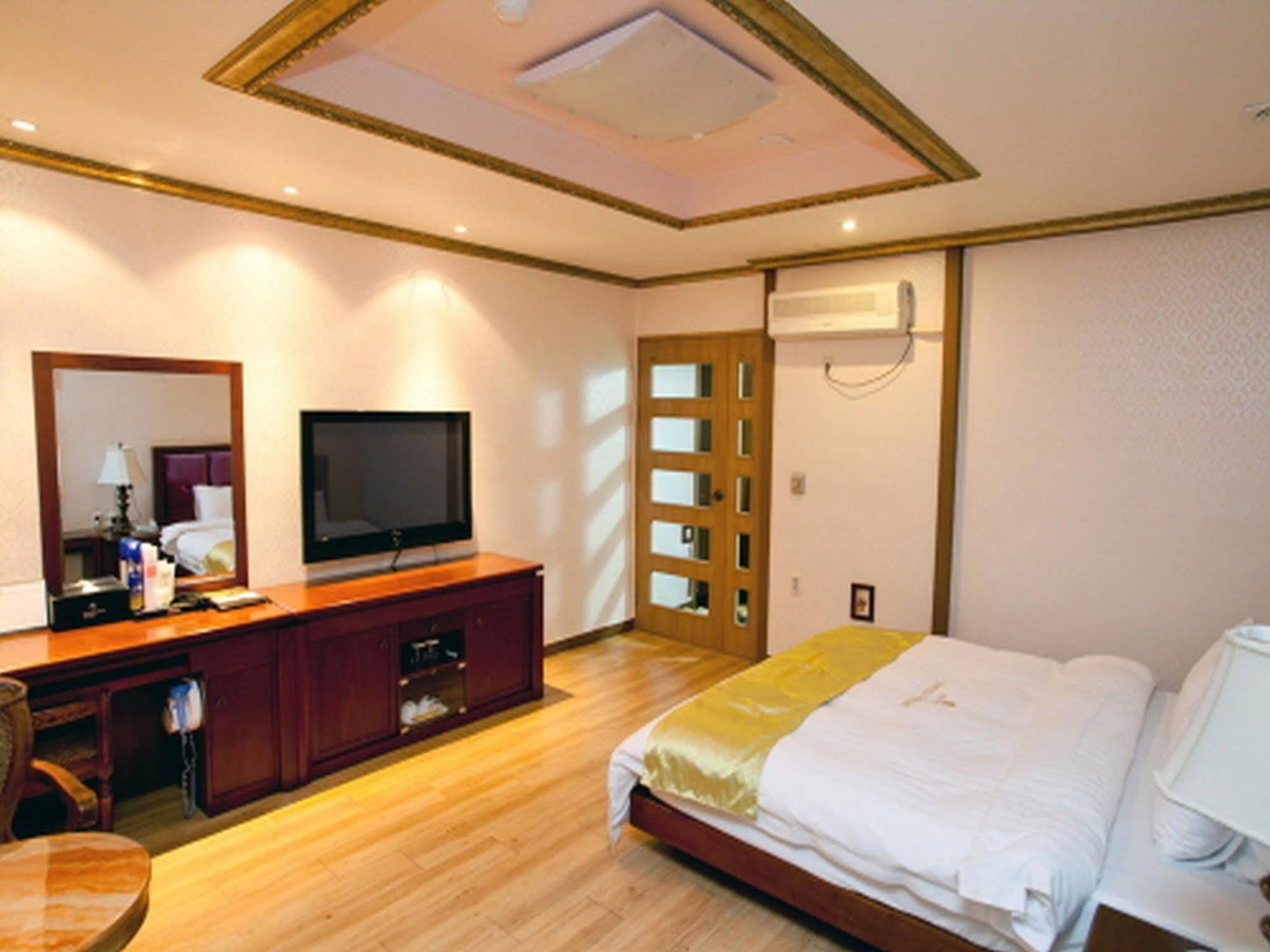 B&Beach Tourist Hotel Yeosu Exterior foto